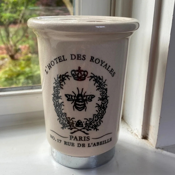 Morgan and Finch Poiters Ceramic Toothbrush Holder - Picture 2 of 4